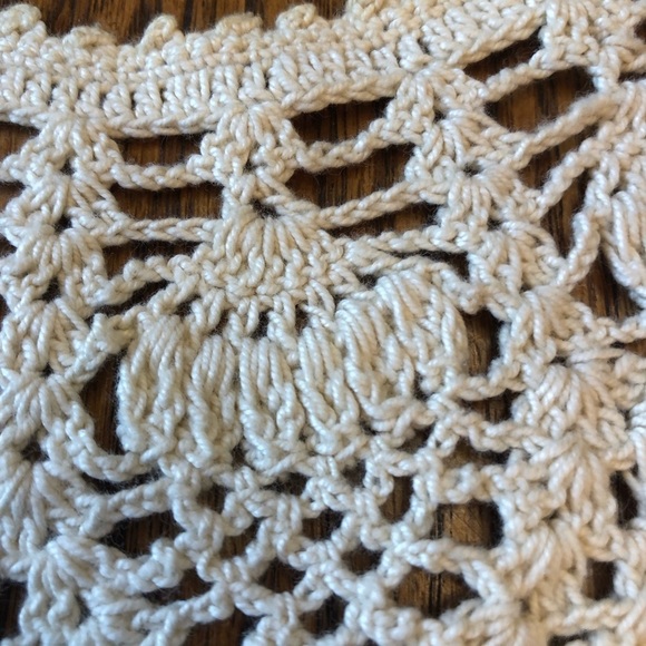 Vintage Handmade Crocheted Collar Ecru Strawberry Pattern - Picture 9 of 9